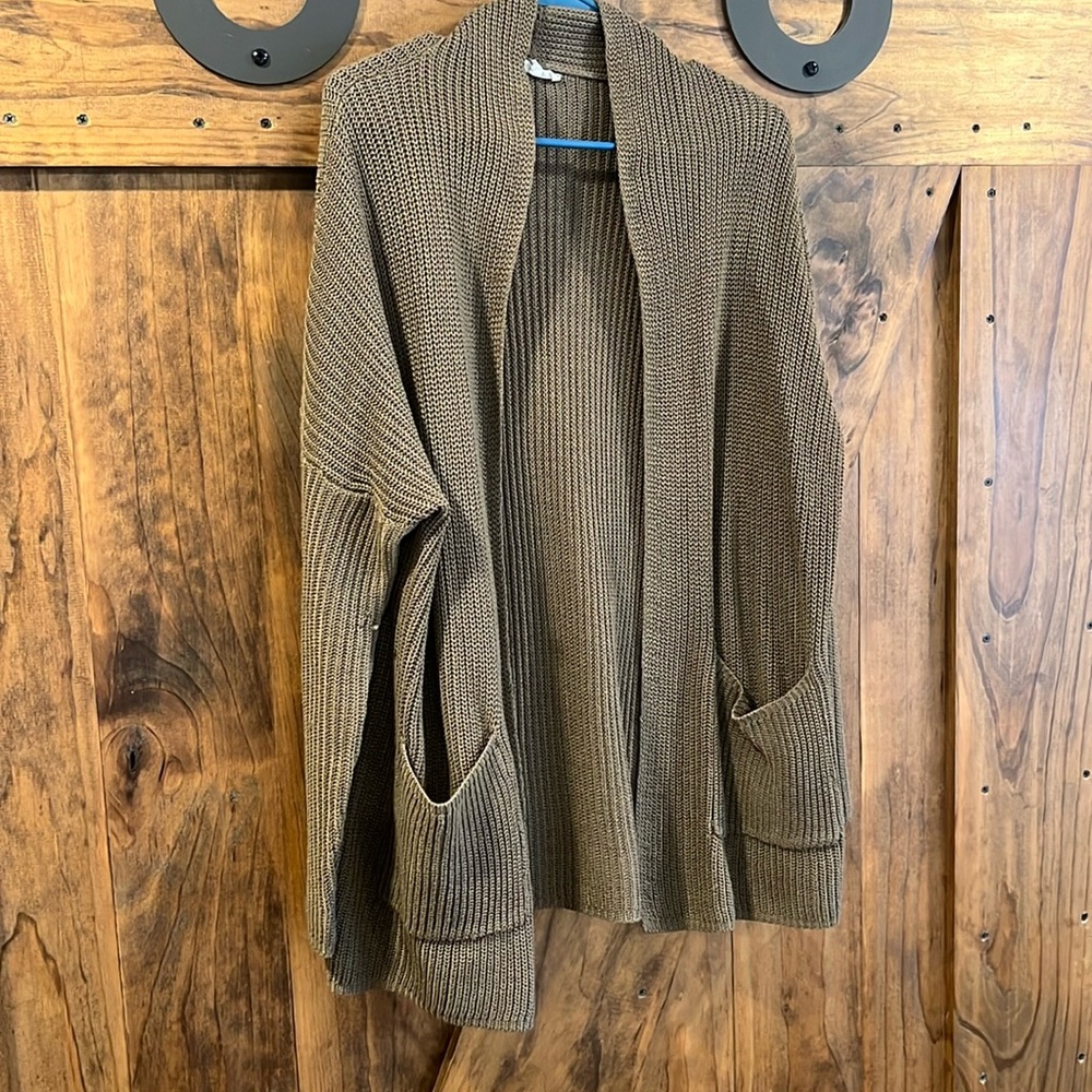 Heavy cardigan with pockets
